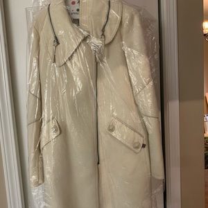 Off white winter coat ; XL